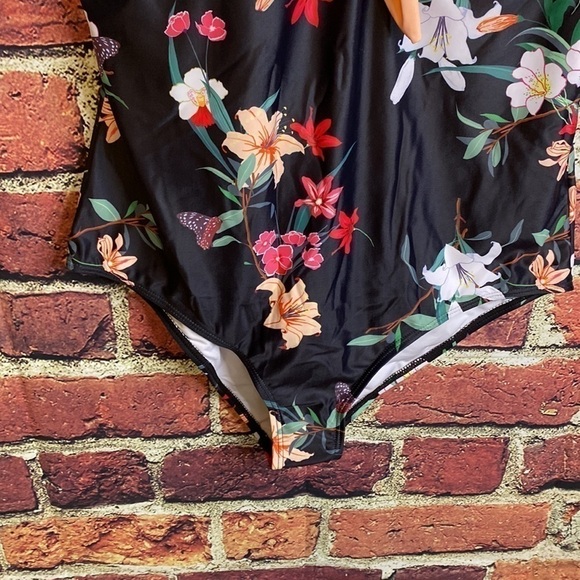 Beachsissi One Piece Swim Suit Size L - Picture 5 of 13